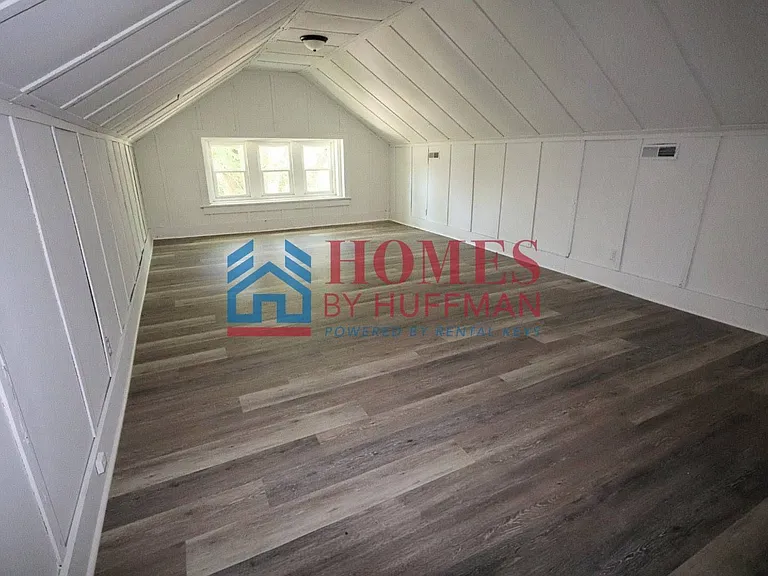 610 E Gum St — Photo 19