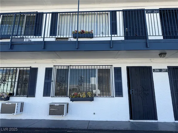 4600 University Center Dr APT 206, Las Vegas, NV 89119