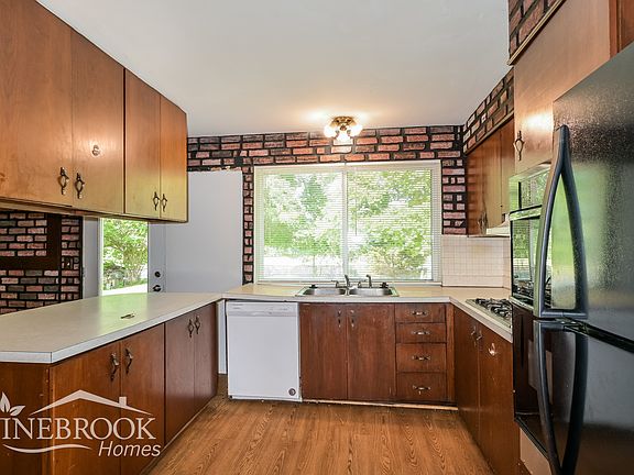 5th image of 1374 Woodpath Dr