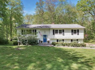 7 Edgewood Dr, Katonah, NY 10536