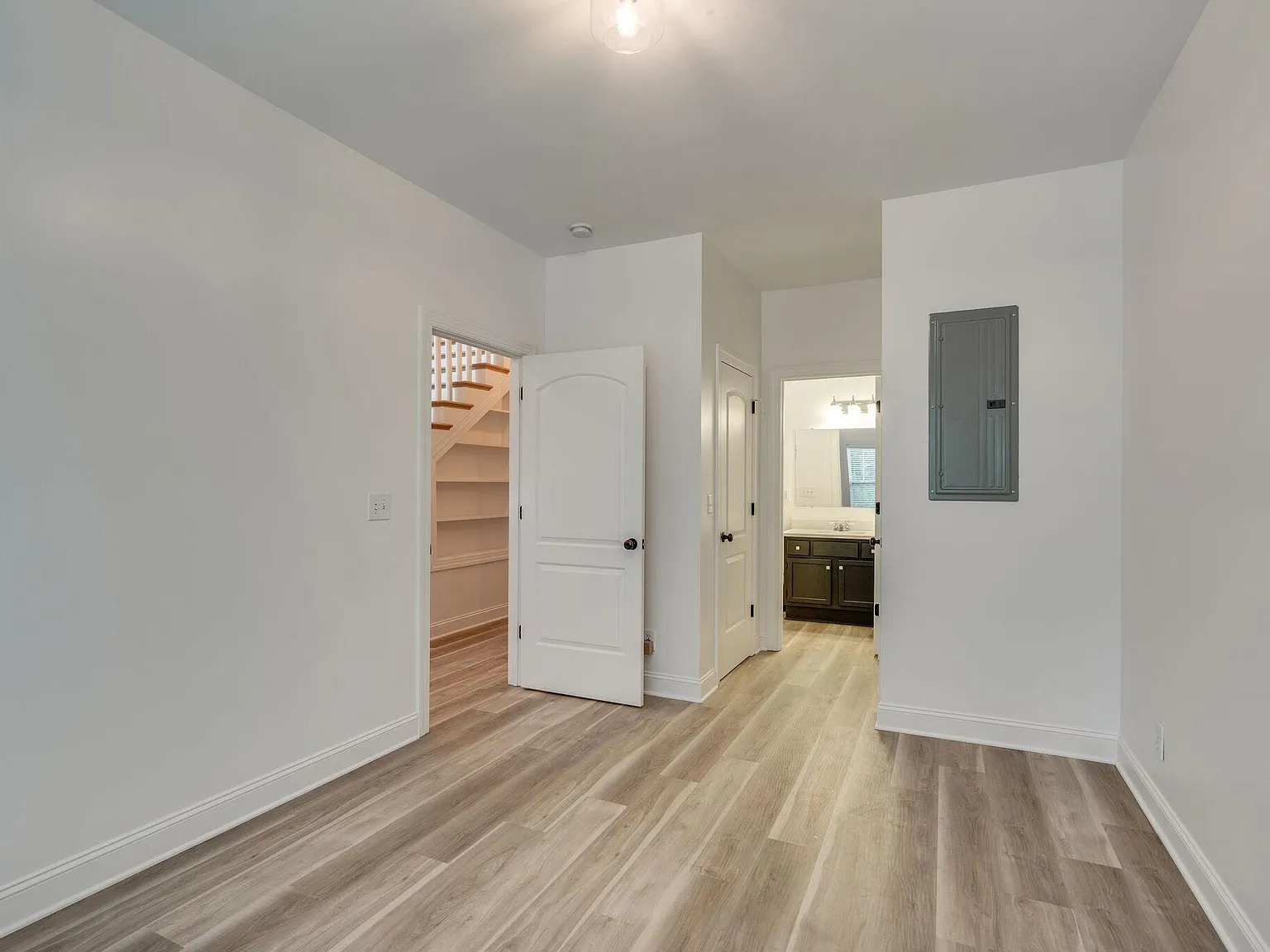 3 bed, 1927 sqft, $4,800 — Photo 3