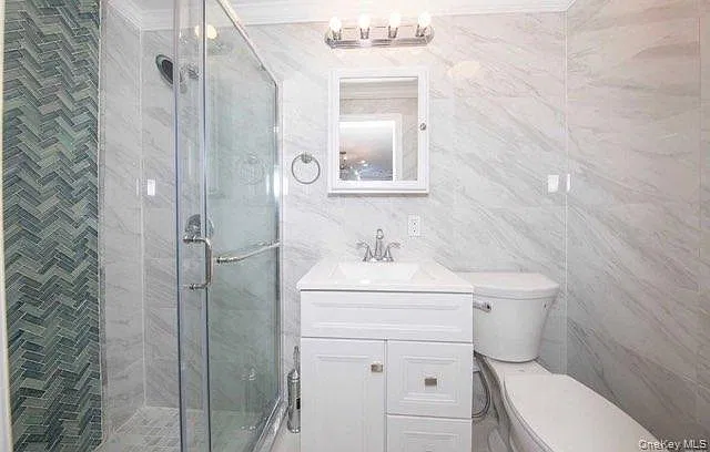 6 bed, 4.0 bath, 2494 sqft, $5,600 — Photo 3