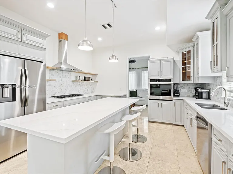 2501 Pine Tree Dr — Photo 14