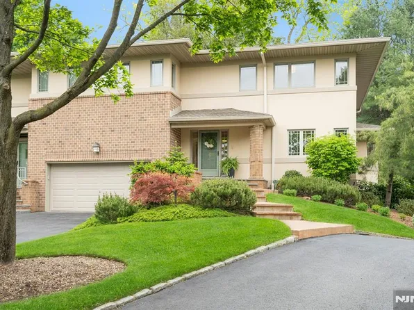 22 Fox Run, Allendale, NJ 07401