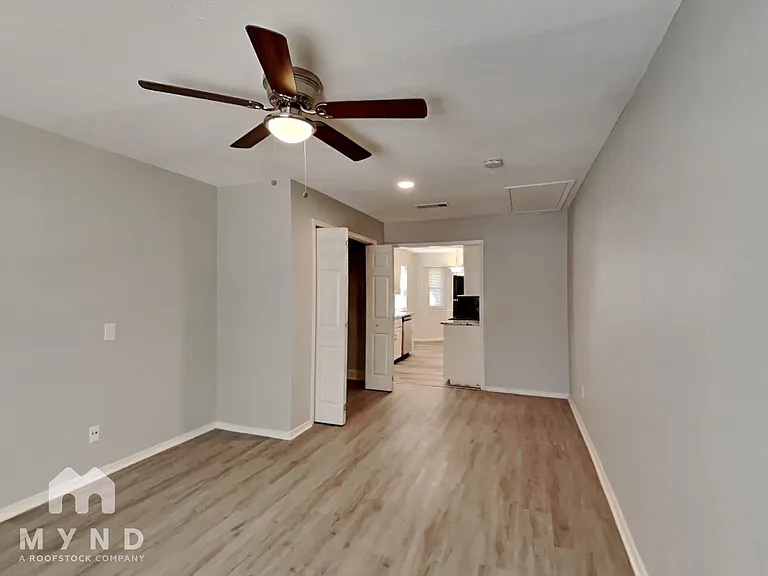 904 Redbud St — Photo 12