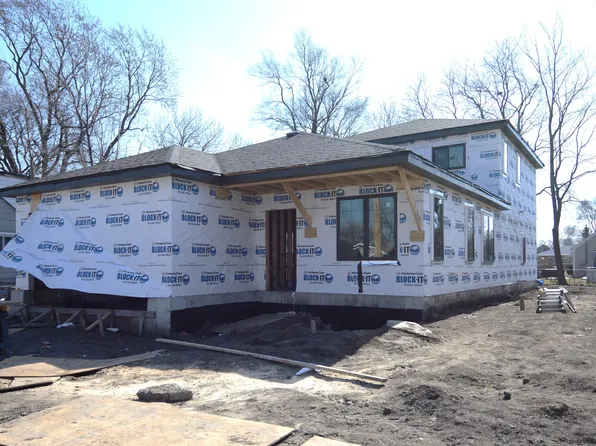 10617 Schubert Ave, Melrose Park, IL 60164