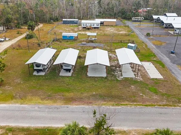 8 NE Fourth Ave, Steinhatchee, FL 32359