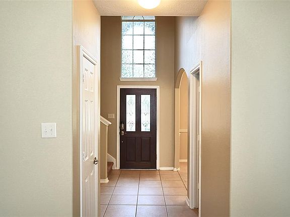 5th image of 637 Eastwellglen Ln