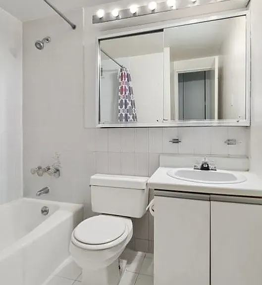 220 E 24th St #1B — Photo 5