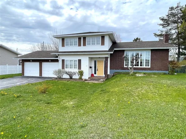 15 Adams Avenue, Botwood, NL A0H1E0