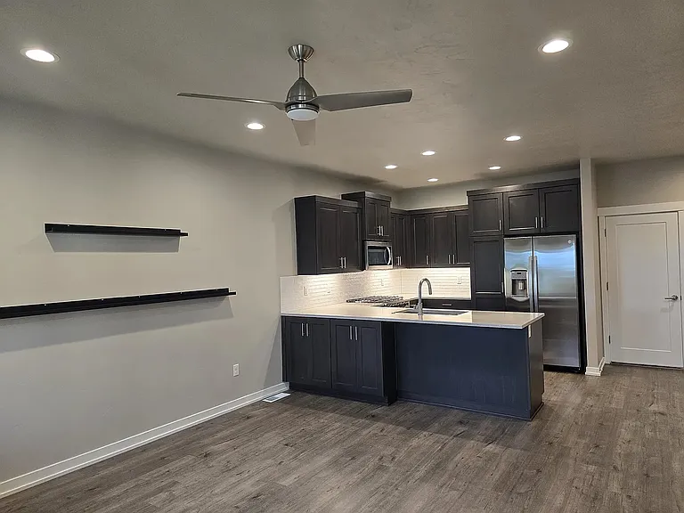 8091 SE Vermont St — Photo 3