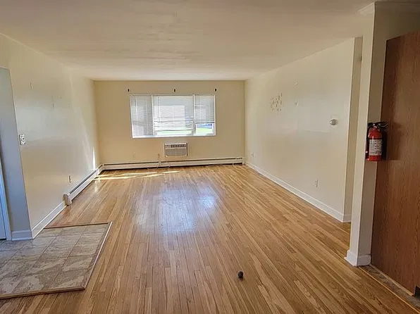 680 State Route 15 S APT 24, Lake Hopatcong, NJ 07849