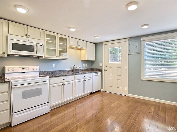 Light and bright kitchen with dining area by the window.