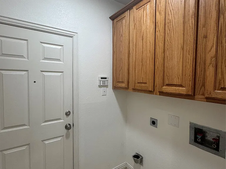 8745 Manhattan Ave — Photo 8