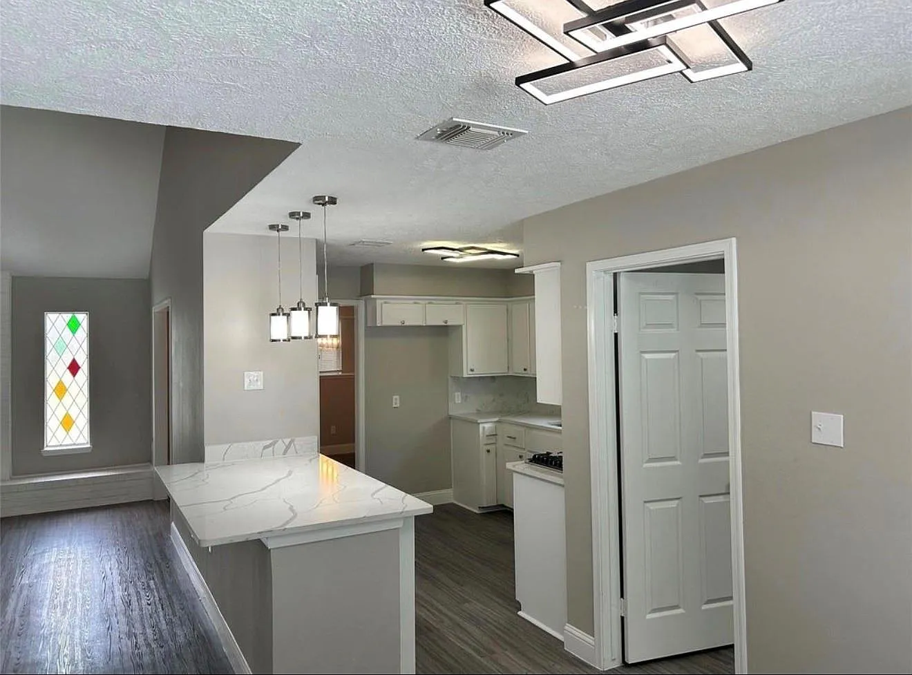3 bed, 2.0 bath, 1908 sqft, $2,499 — Photo 4