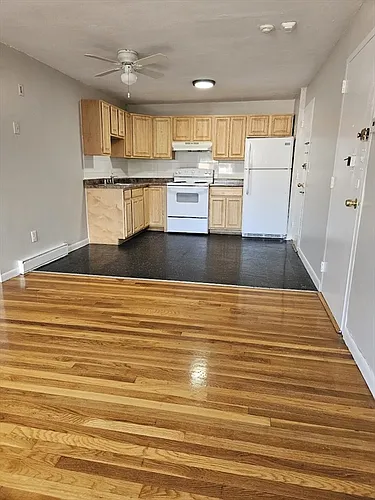 572 Cummins Hwy #12 Photo 1