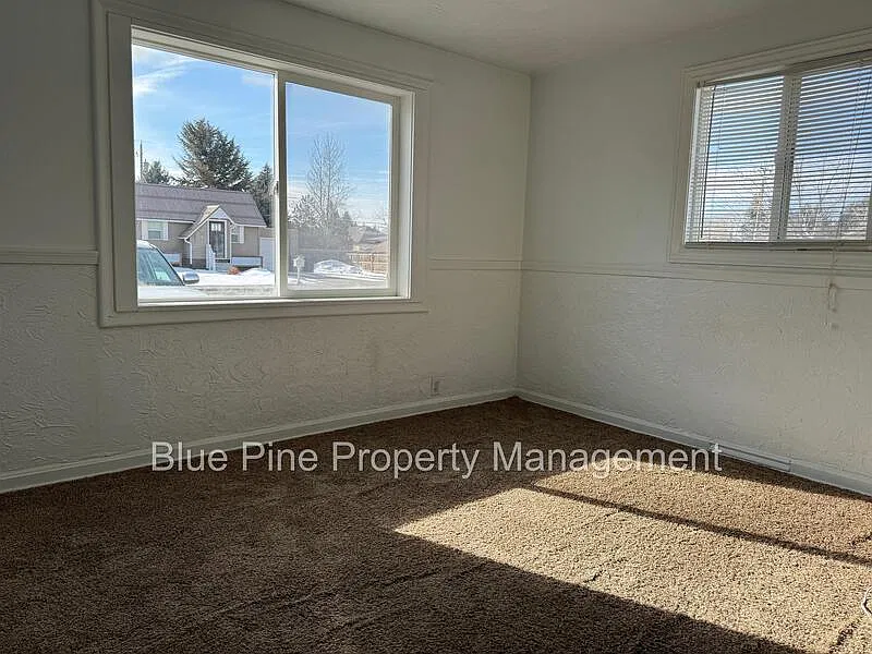3 bed, 1.0 bath, 908 sqft, $1,175 — Photo 4
