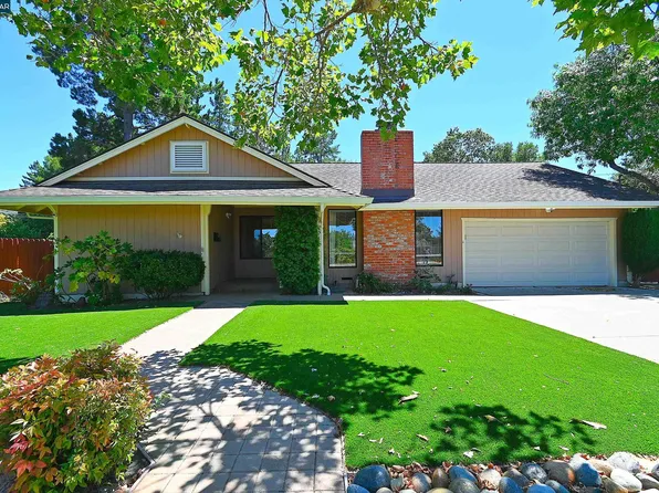 1325 Corona Pl, Walnut Creek, CA 94597