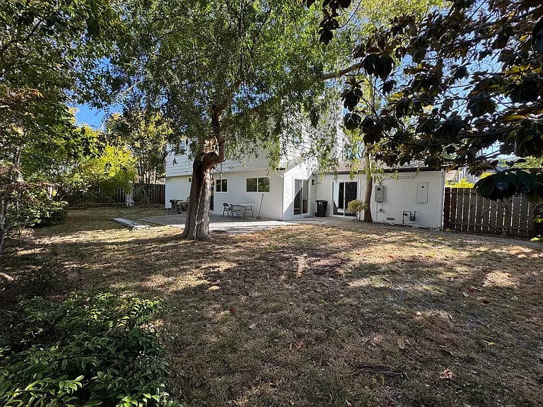 3001 Ross Rd — Photo 2