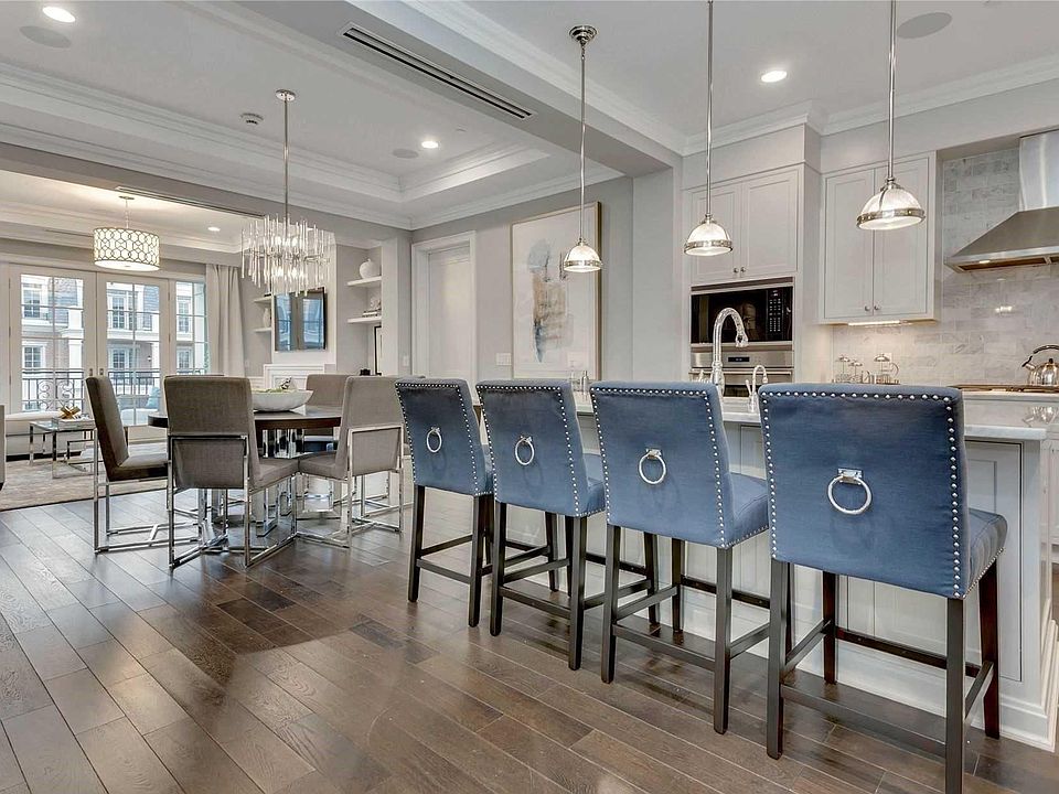 1st image of 1000 Royal Ct