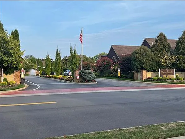 68 Southgate Cir, Massapequa Park, NY 11762