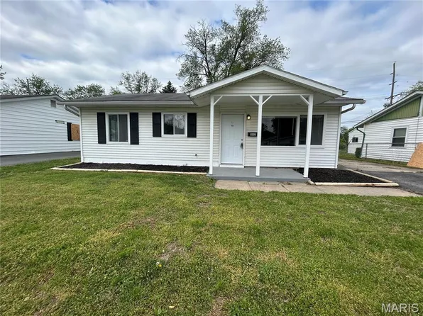 802 Saint Thomas Ln, Cahokia, IL 62206