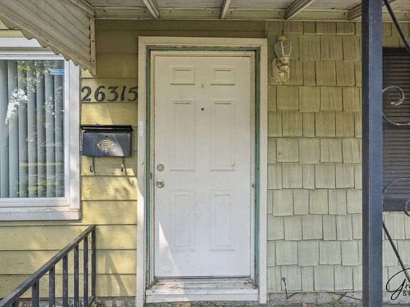 4th image of 26315 Barnes St