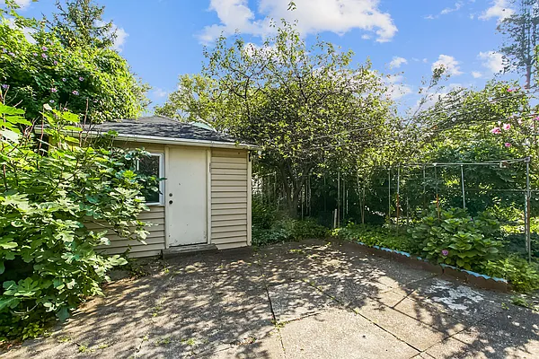Sold by Halstead Real Estate | media 2