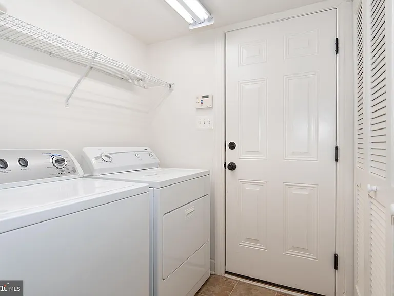 300 Dixon St #308 — Photo 28