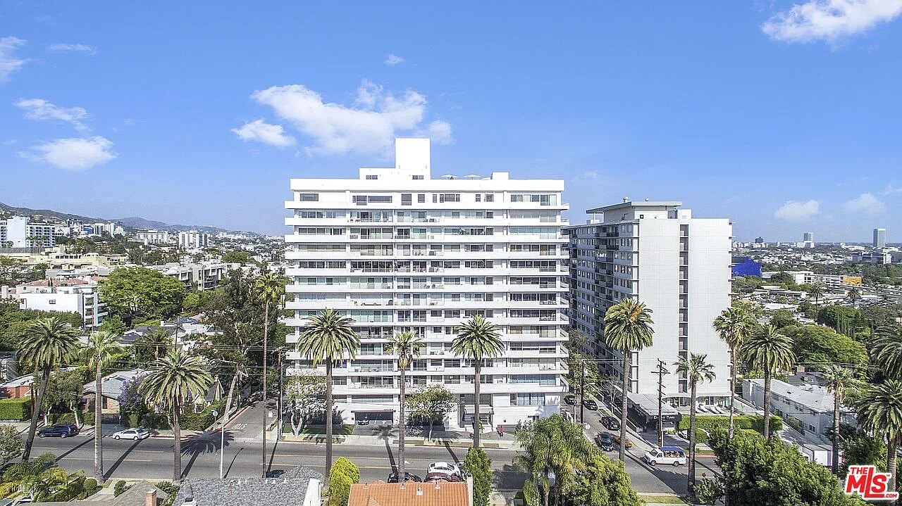 838 N Doheny Dr — Photo 1