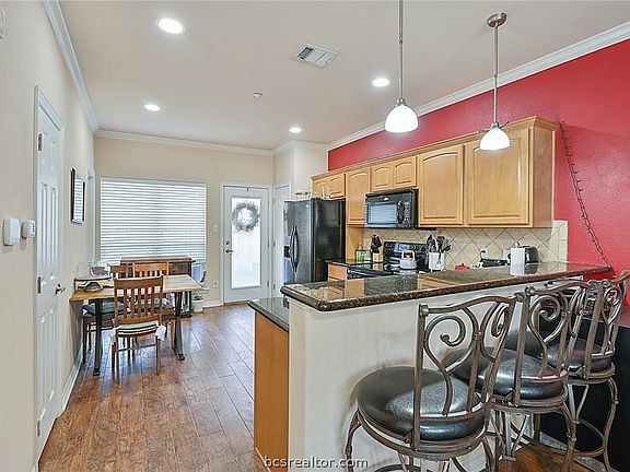 4th image of 305 Holleman Dr E APT 1001