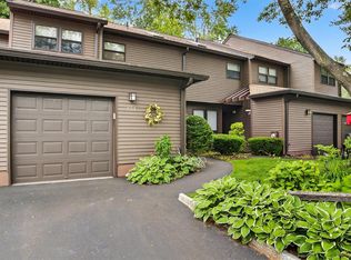 233 Woods Brooke Cir, Ossining, NY 10562