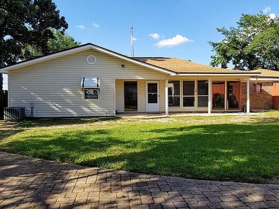 4th image of 1213 Beachview Dr