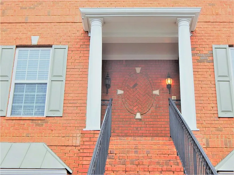 10829 Yorkwood St — Photo 4