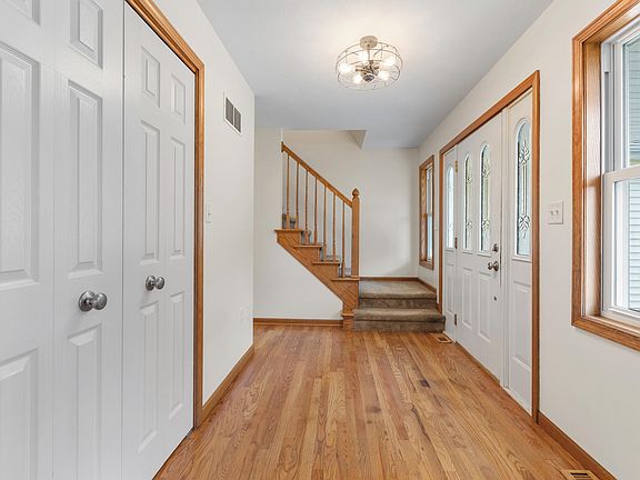 3rd image of 1843 N Pine Ridge Dr