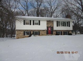 12 Hickory Ln, Nauvoo, IL 62354