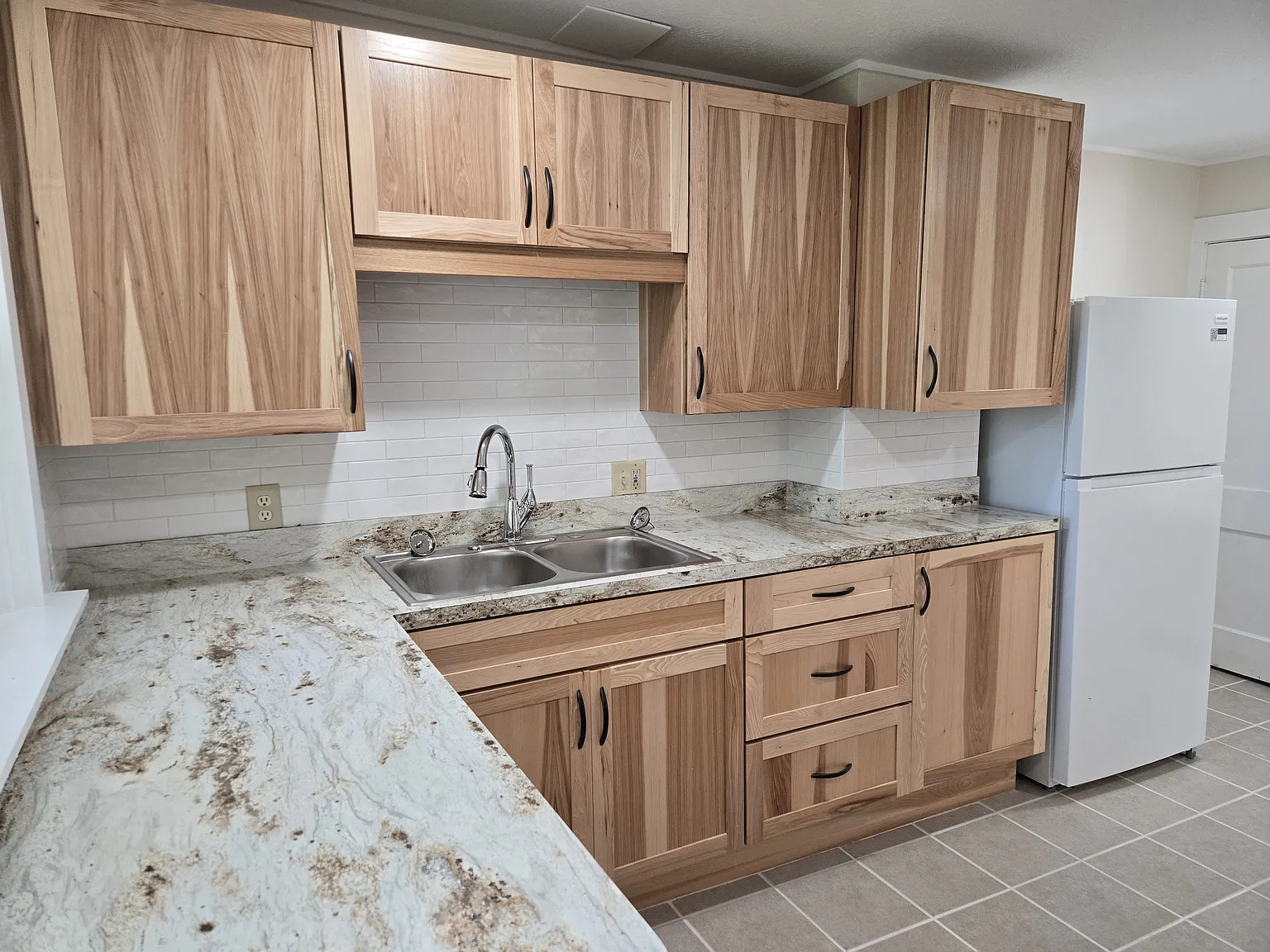 3 bed, 1300 sqft, $1,300 — Photo 1