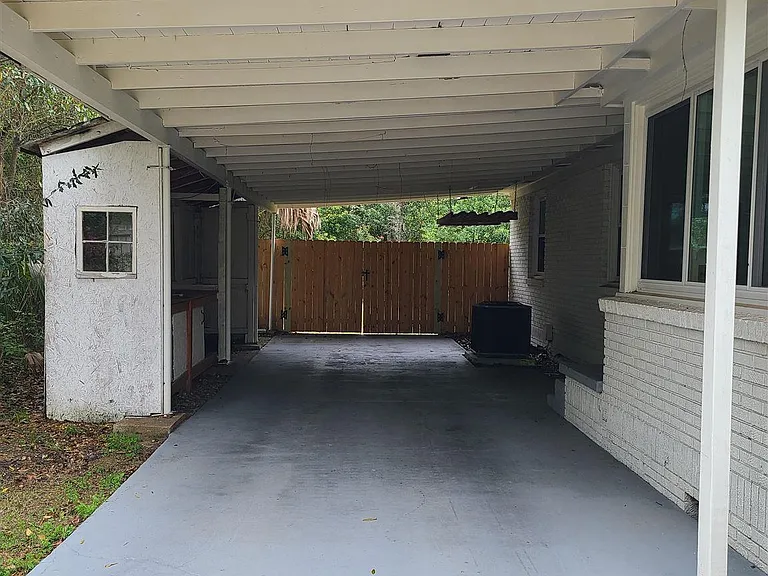 2109 N Spring St — Photo 23