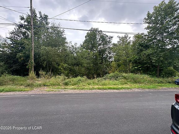 5th image of 202 Main St