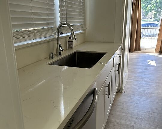 4th image of 548 S Grande Vista Ave