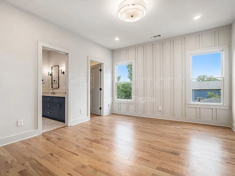 1081 Hill St SE #B — Photo 4