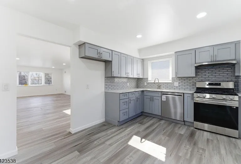 23 Renaissance Dr #2 — Photo 5