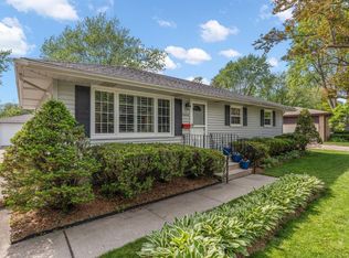 9624 Hawthorne Dr, Munster, IN 46321