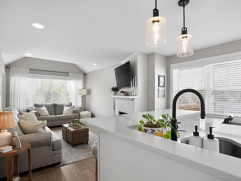 1005 Woodcliffe Ave — Photo 3