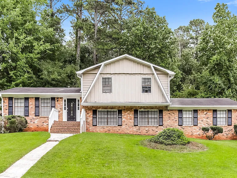 3212 Goldenchain Dr — Photo 1