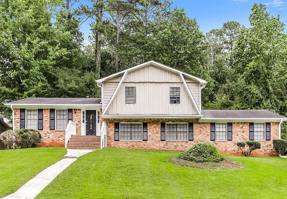 3212 Goldenchain Dr