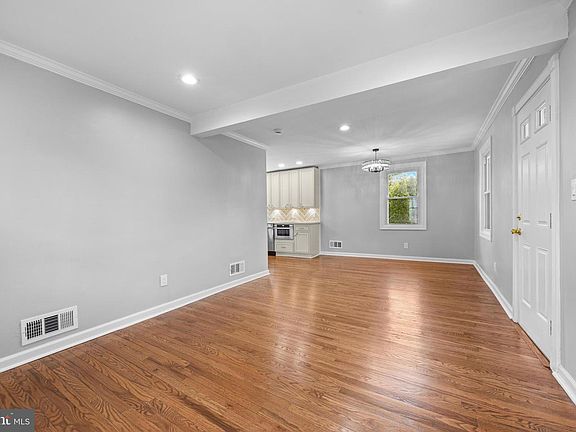 4th image of 102 Nelson Rd