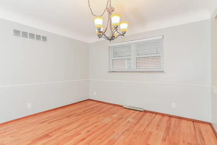 1104 Archland Dr — Photo 3