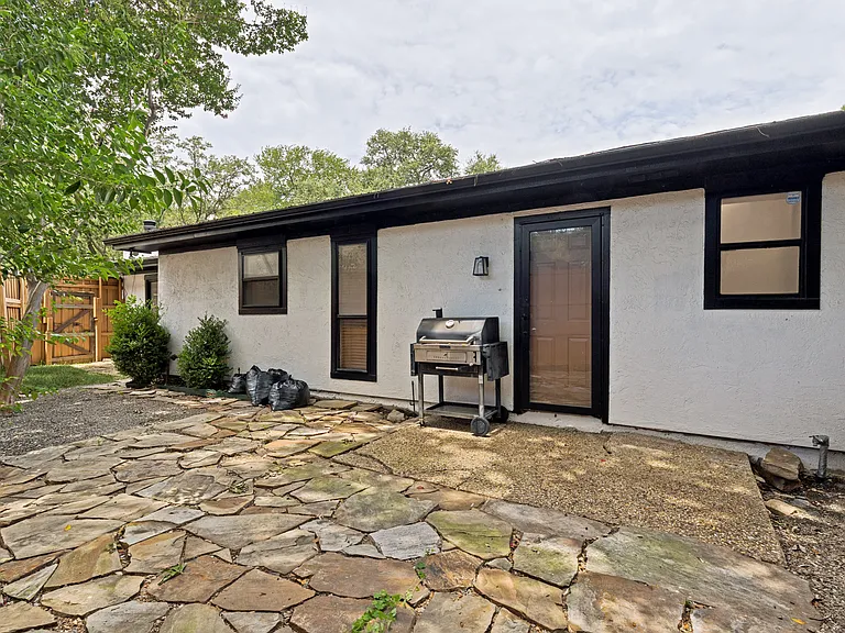 5045 Thunder Rd — Photo 23