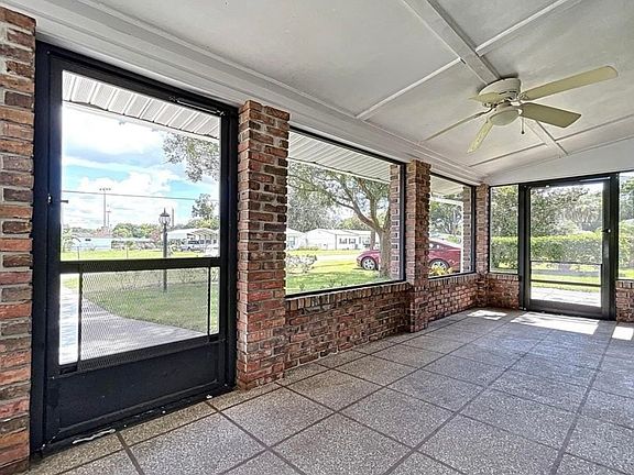 3rd image of 3122 Strawberry Ln
